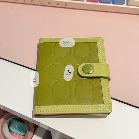 Green Embossed Coach Wallet Photo Card Holder - Picture 1 of 9